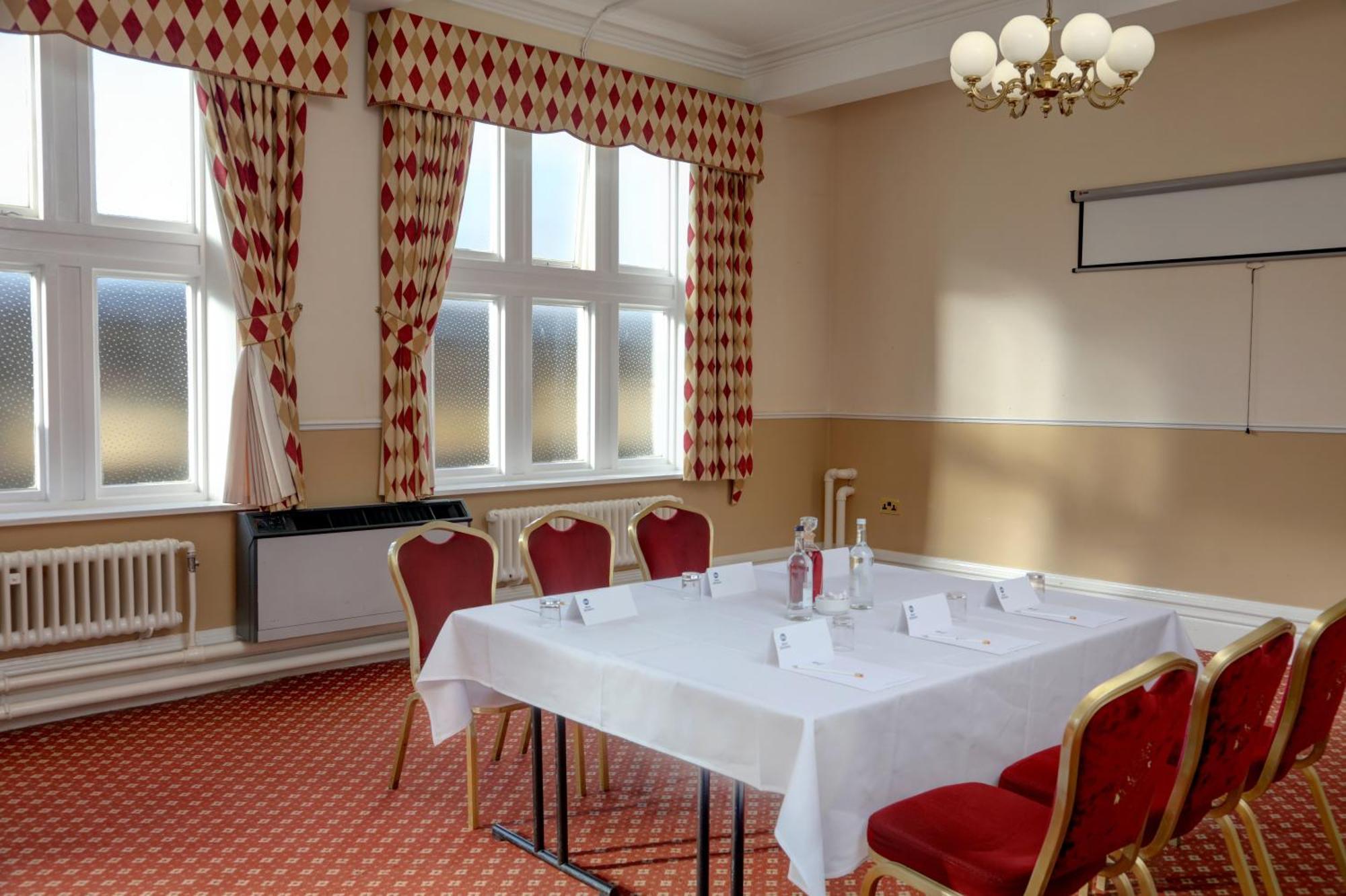 Crewe Arms Hotel Buitenkant foto