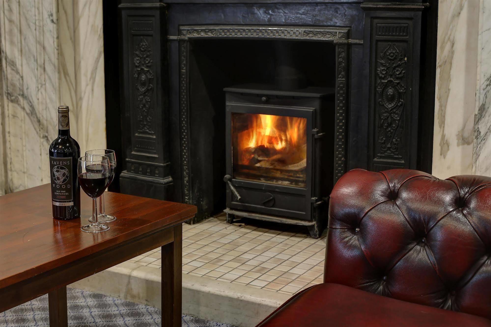 Crewe Arms Hotel Buitenkant foto